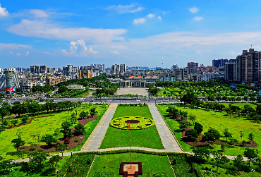 花都广场绿意盎然