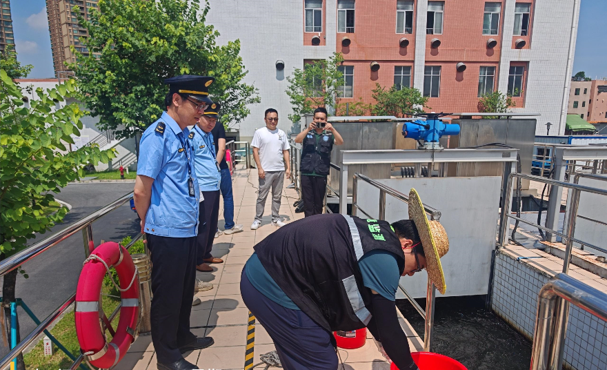 配图:监测部门和执法部门开展联合检查.jpg