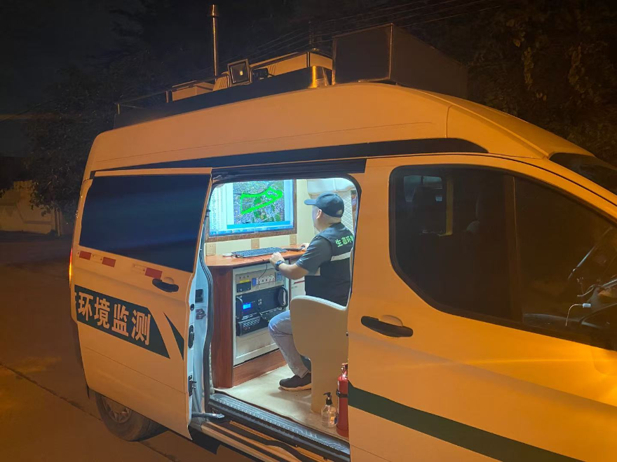 配图:开展工业园区VOCs走航监测.jpg